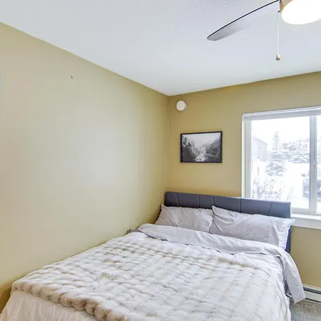 First-Floor Big Sky Condo With Hot Tub!